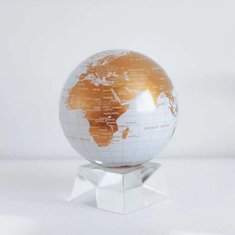 Pearl White & Gold Globe - Image 16